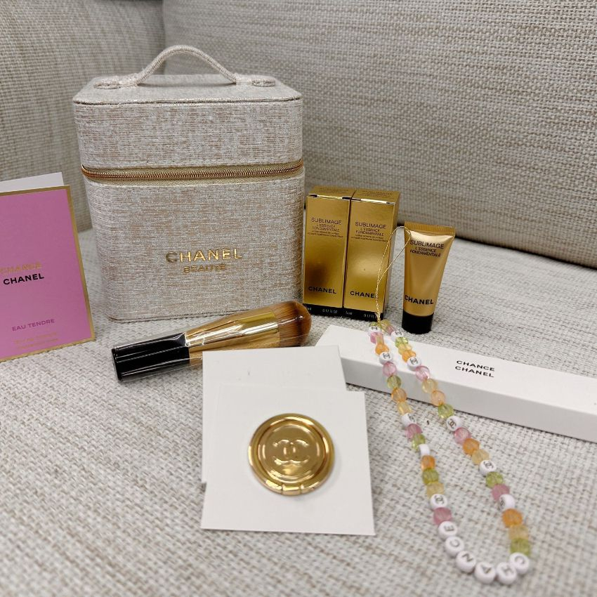 Chanel beauty贈品燙金絨絲質(白金色) 方形化妝袋 7件套裝套裝💛 (專櫃正品正貨)